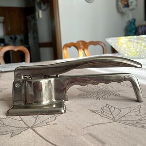 Rare VTG Ocelco Die Cast Metal Hand Operated Pill Crusher